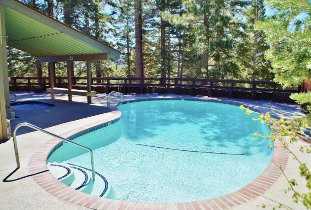 Cozy Condo Walking Distance To Village And Gondola W/ Pool/ Jacuzzi Sleeps 4. Mammoth Lakes Eksteriør bilde